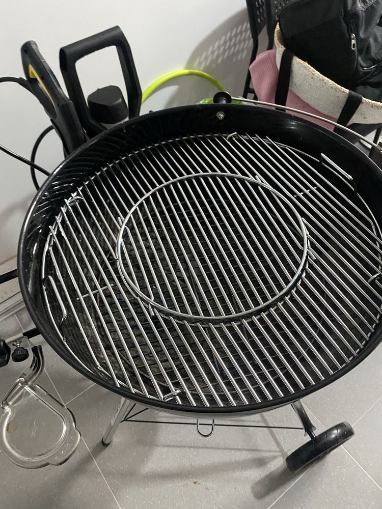Barbecue Grelhador a carvao Weber master touch E-5750