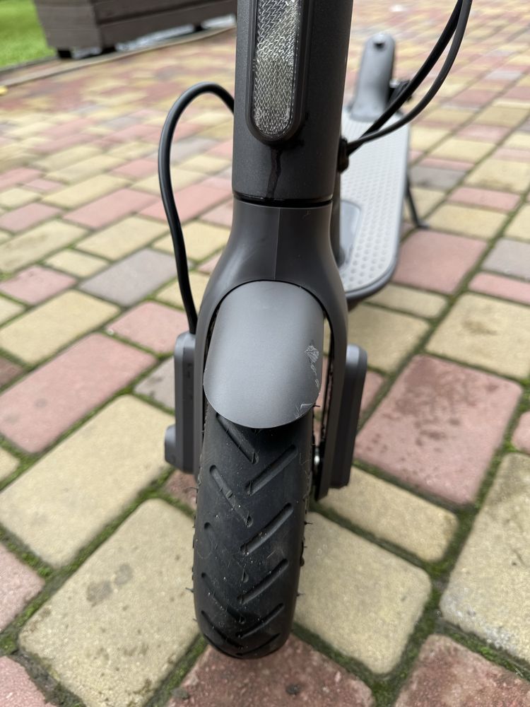 Електросамокат Xiaomi Mi Electric Scooter Essential 2021