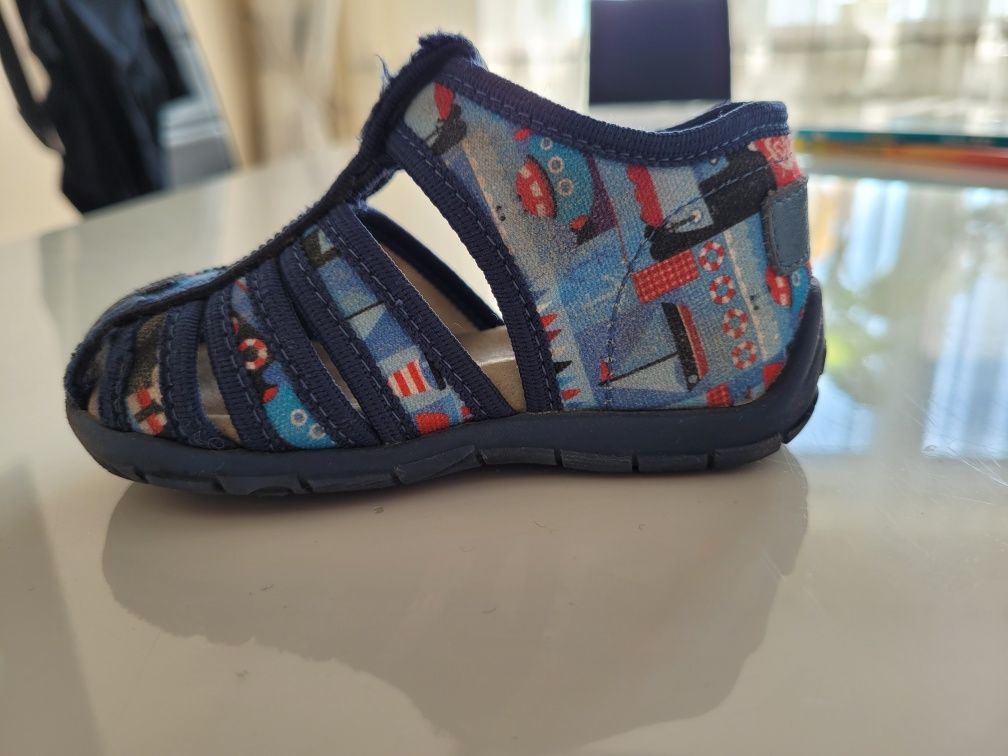 Kapcie sandałki marki premium Froddo r. 19