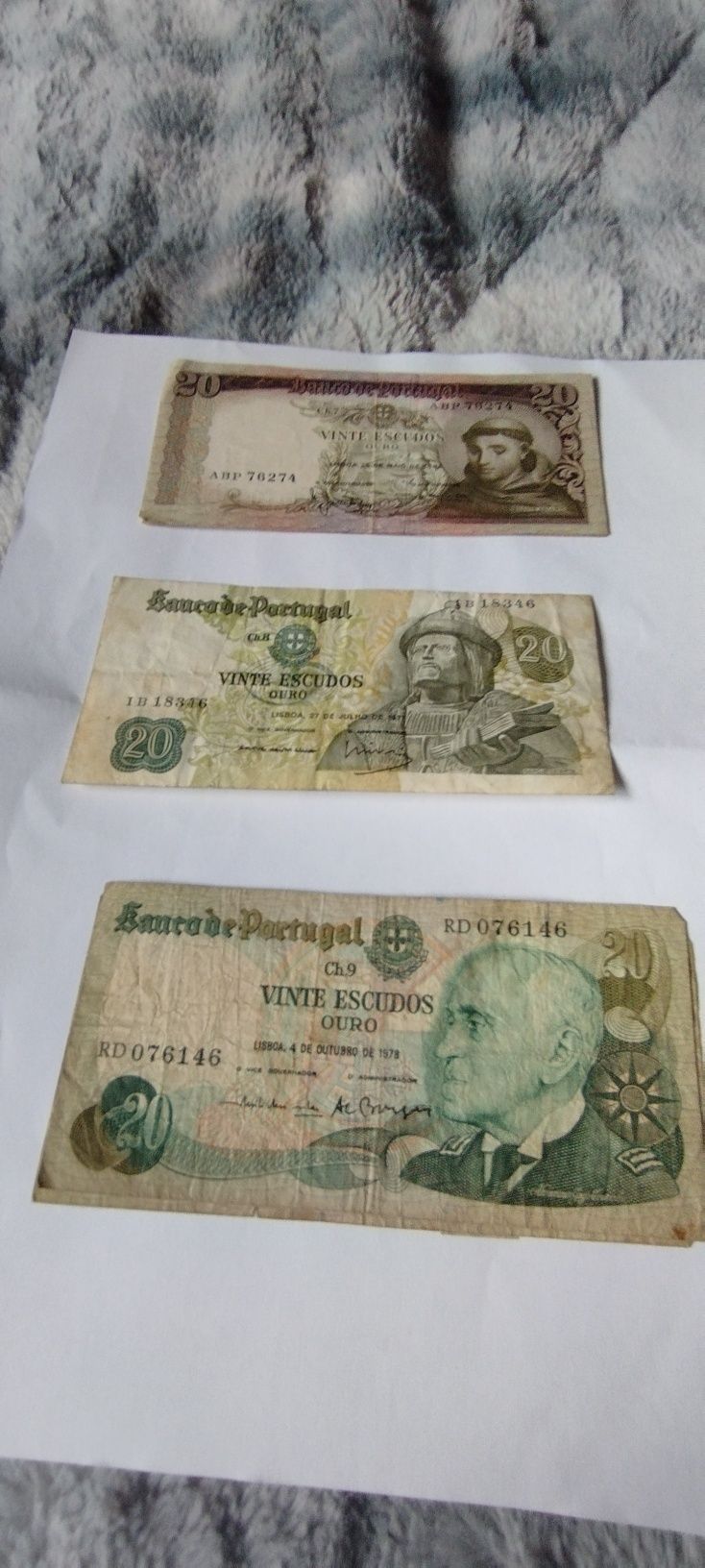 Escudos em notas portuguesas