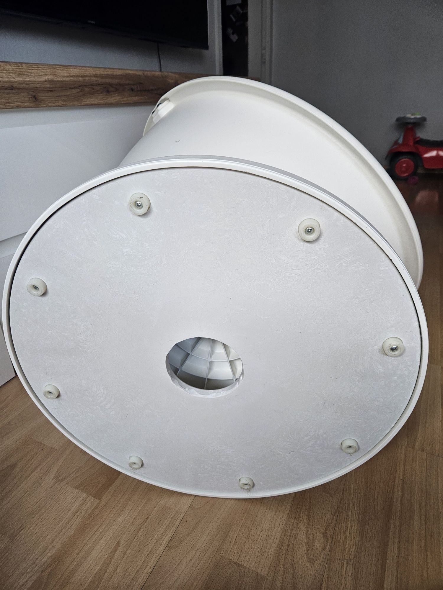 Ikea lomsk fotel bialy zamykany obrotowy jajko
