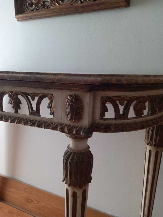 Mesa de apoio e espelho