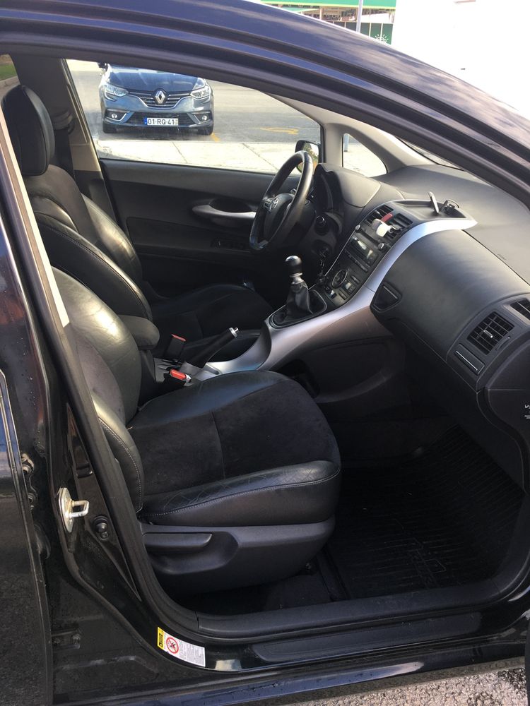 Toyota Auris impecável
