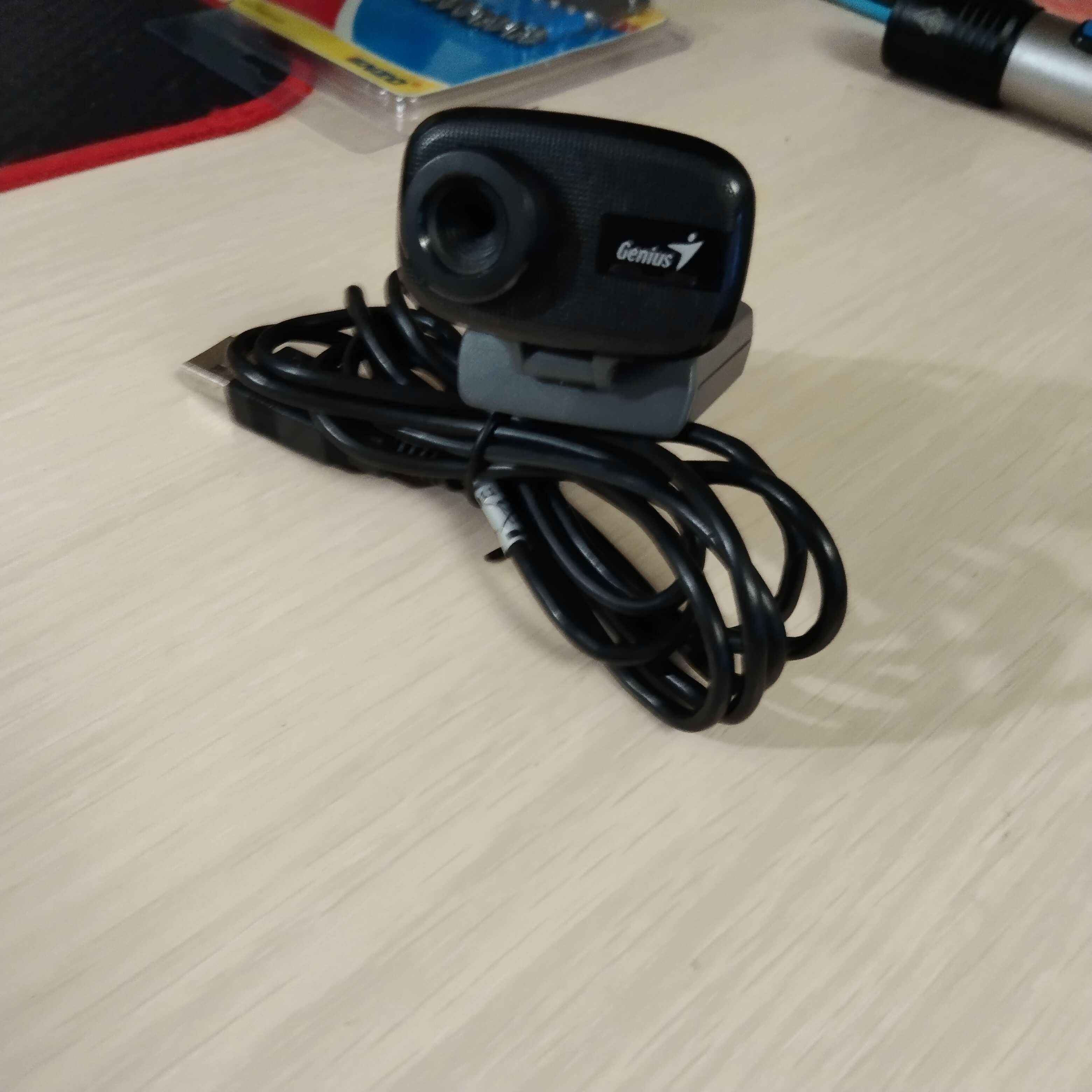 Веб камера Genius FaceCam 321 с микрофоном
