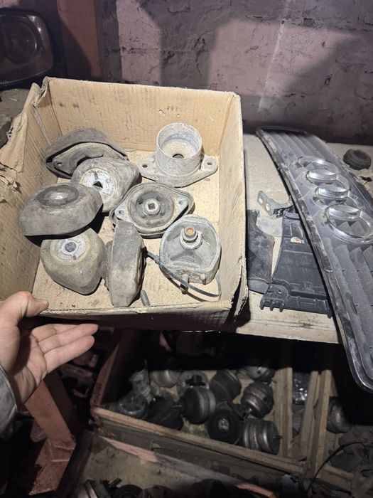 Подушка мотора кпп Passat B5 audi a4,a6 опора пассат б5 ауді 1.9 тді