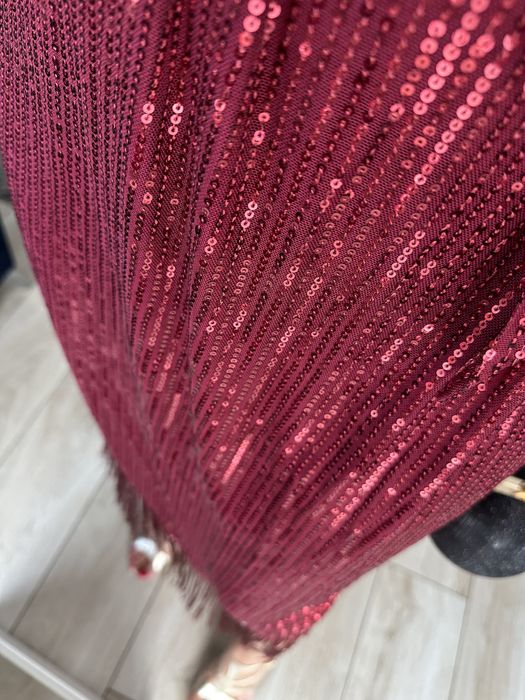 Asos sukienka cekiny z fredzlami bordowa 48 4XL midi