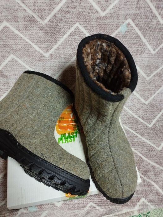 Продам бурки на подошве