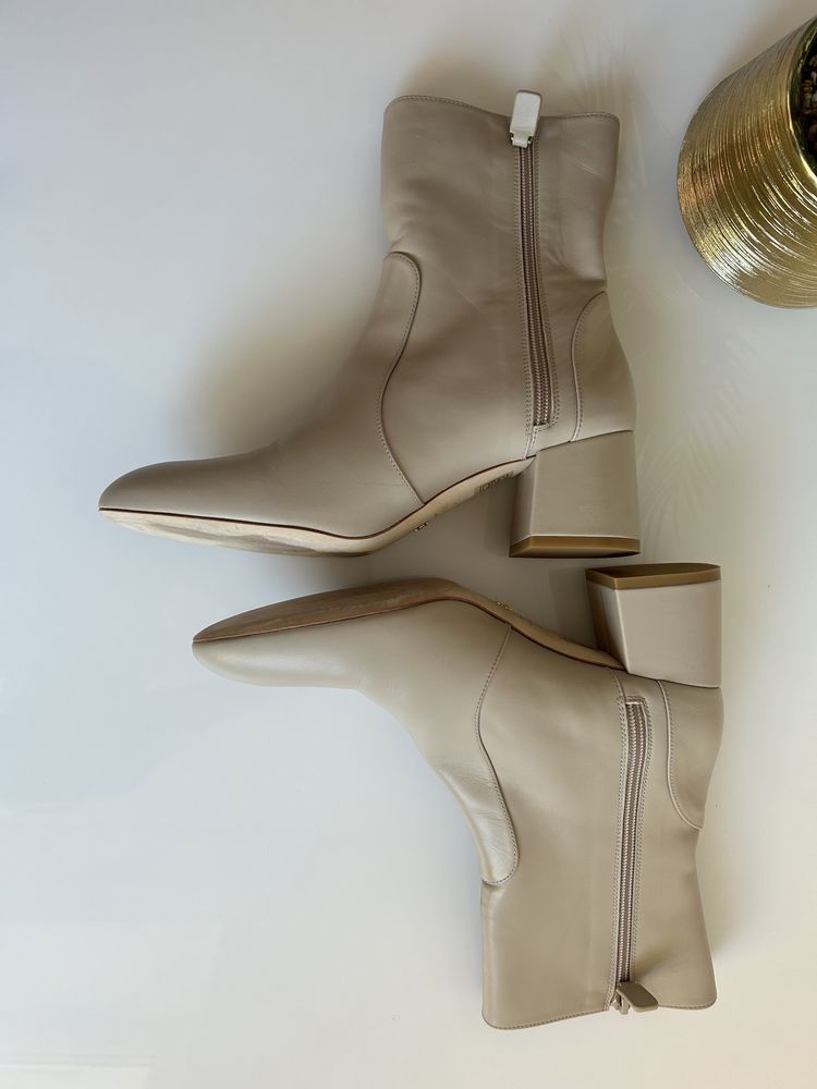 Stylowe skórzane botki -skóra cielęca -STUART WEITZMAN