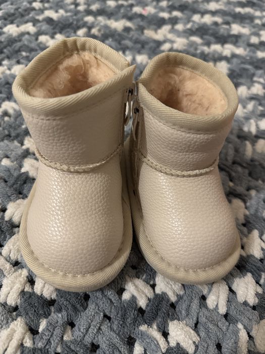 Дитячі угги молочного кольору
