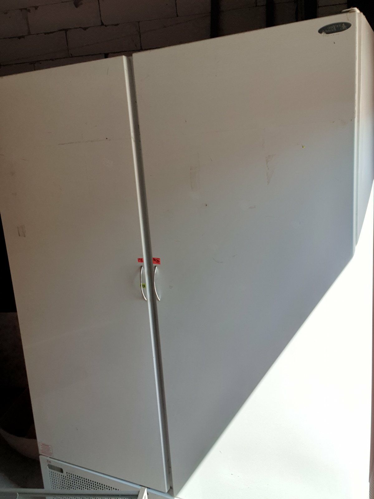 Холодильний шкаф Холодильна шафа для напоїв