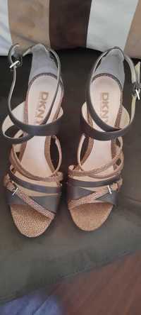 Sandalias  em pele  tamanho  38 Dona Karan DKNY