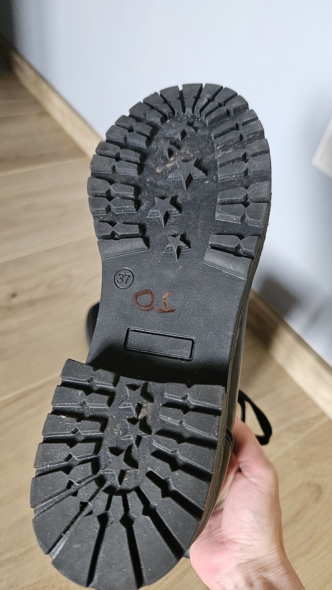 Buty trzewiki damskie czarne wiązane 37