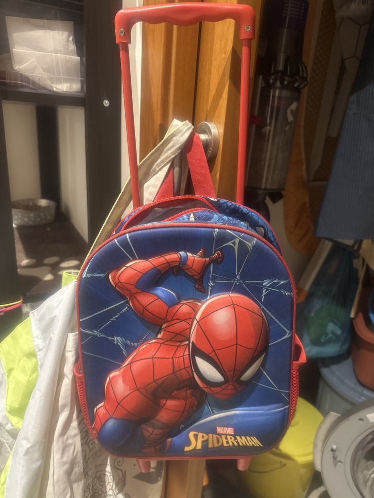 Mochila pre escolar com troley spider-man