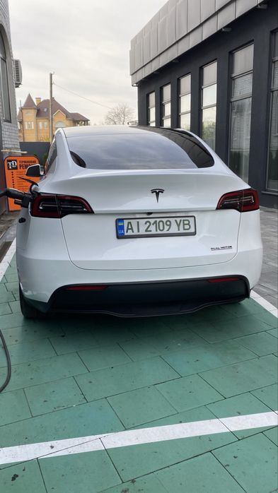 Продам  автомобіль Tesla model Y