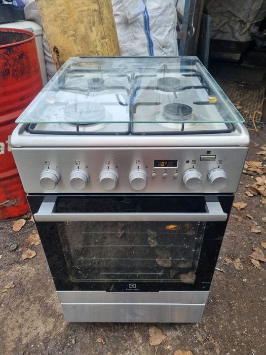 Kuchenka gaz-elekt w idalnym stanie , transp ,podłączenie