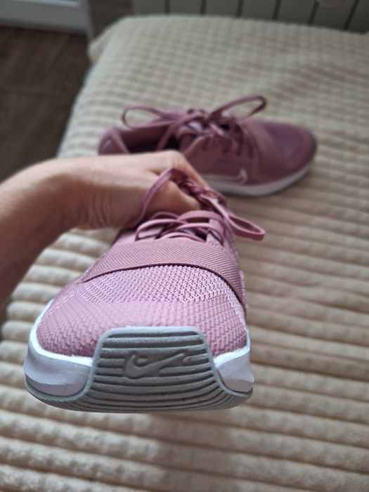 Кросівки жіночі Nike