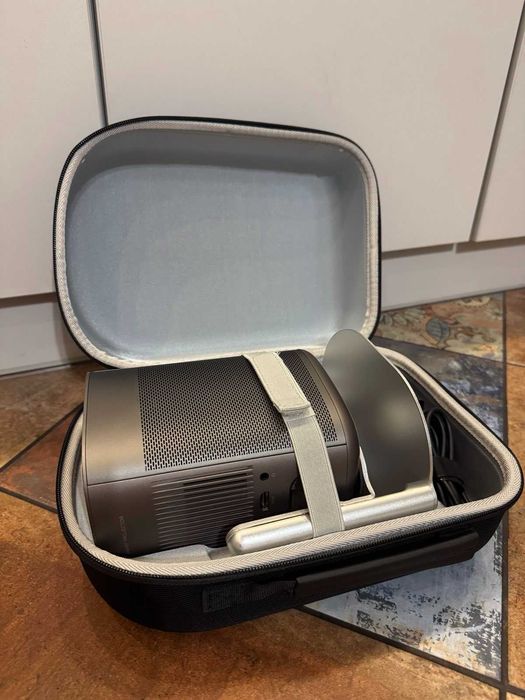 Міцний Oxford футляр для проекторів XGIMI Mogo серії. Вміщує підставку