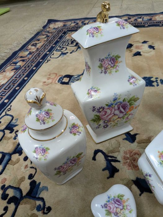 Conjunto de 23 peças de porcelanas encarnaçao