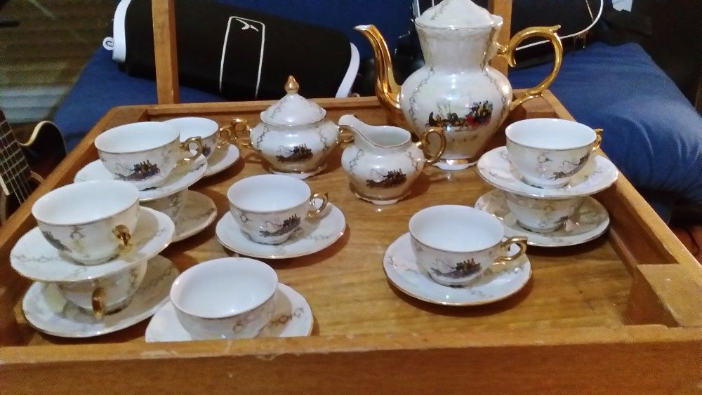 lindo serviço de cafe italiano veritabele