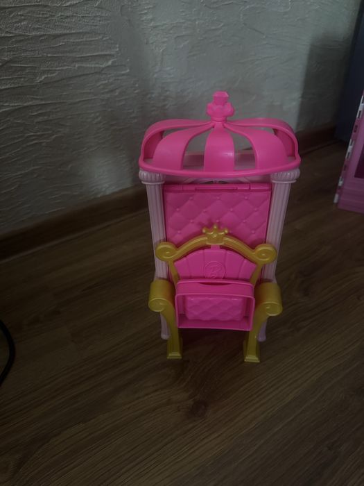 Домік, кровать , трон для кукли Барбі