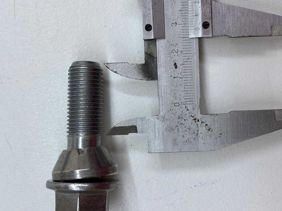 Pernos/parafusos de roda