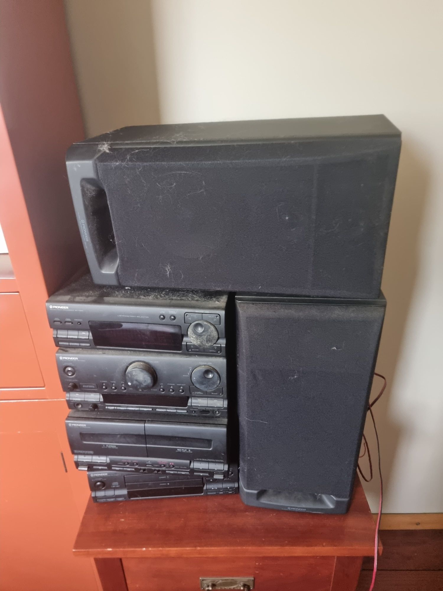 Amplificador, leitor de cds, rádio e colunas