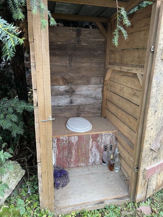 Wychodek, sławojka, toaleta budowlana