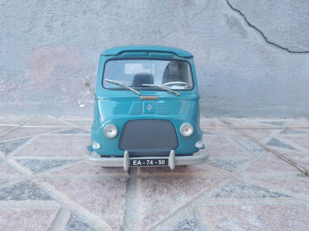 1/18 Renault estaffeta