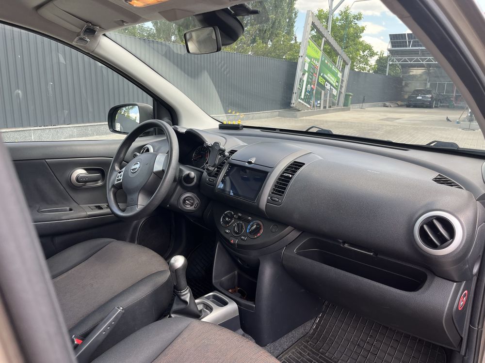 Nissan Note 2011 1.4 бензин