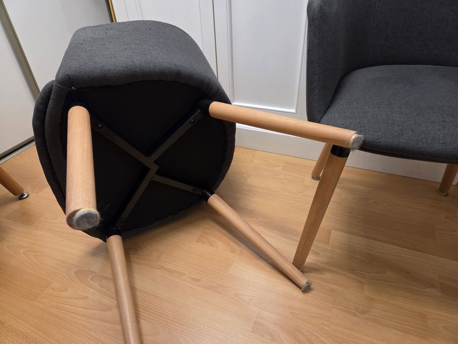 Dwa krzesła, fotele biurowe szare