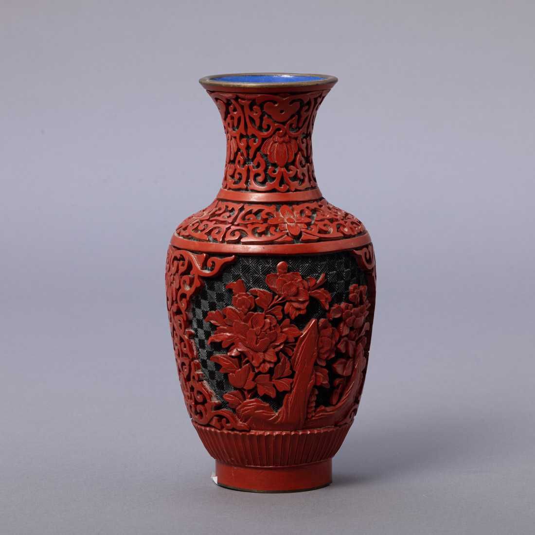 Jarra com Pormenores em Cloisonné