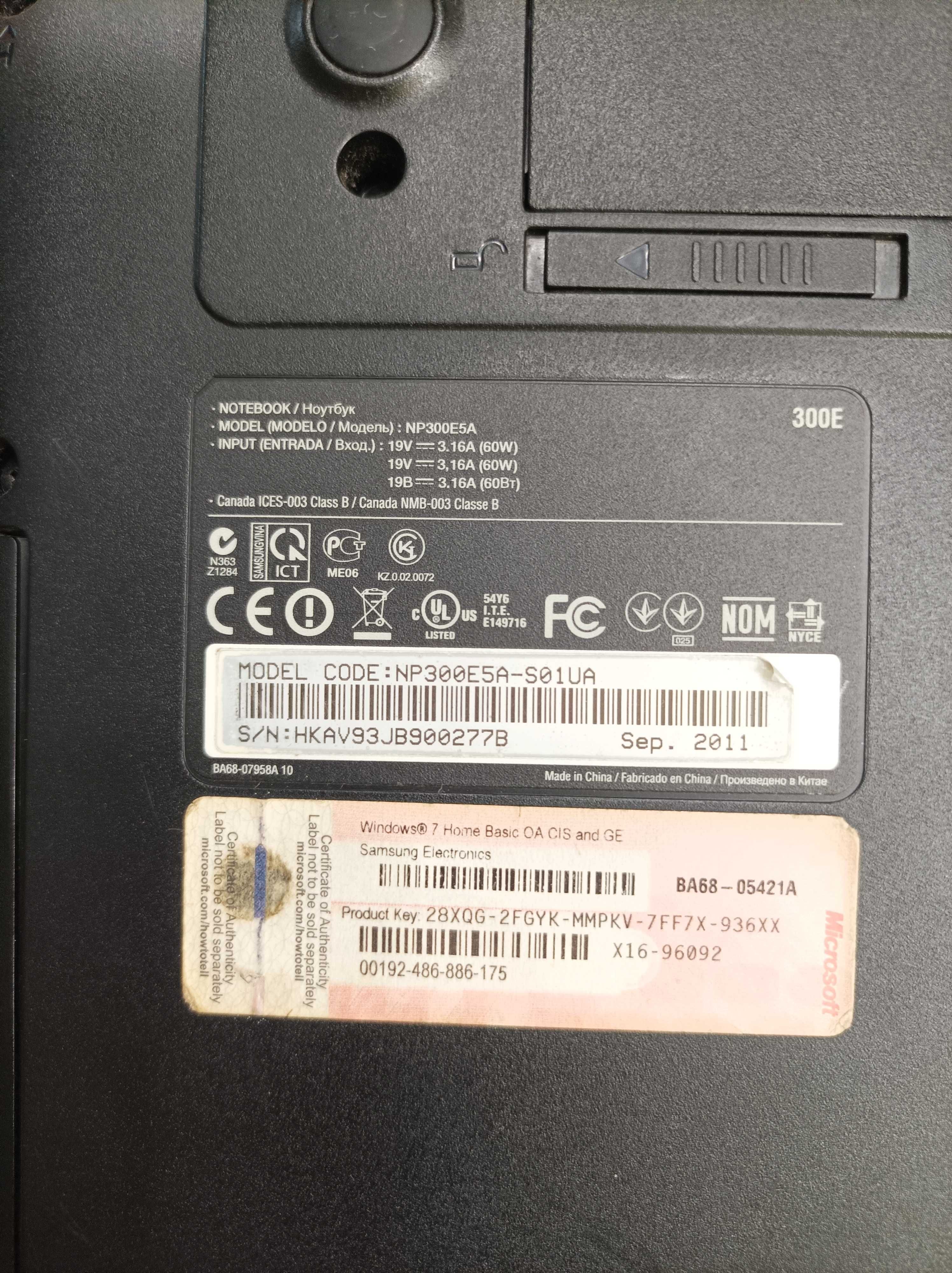 Ноутбук Samsung NP300E5A-S01 Під відновлення або на запчастини