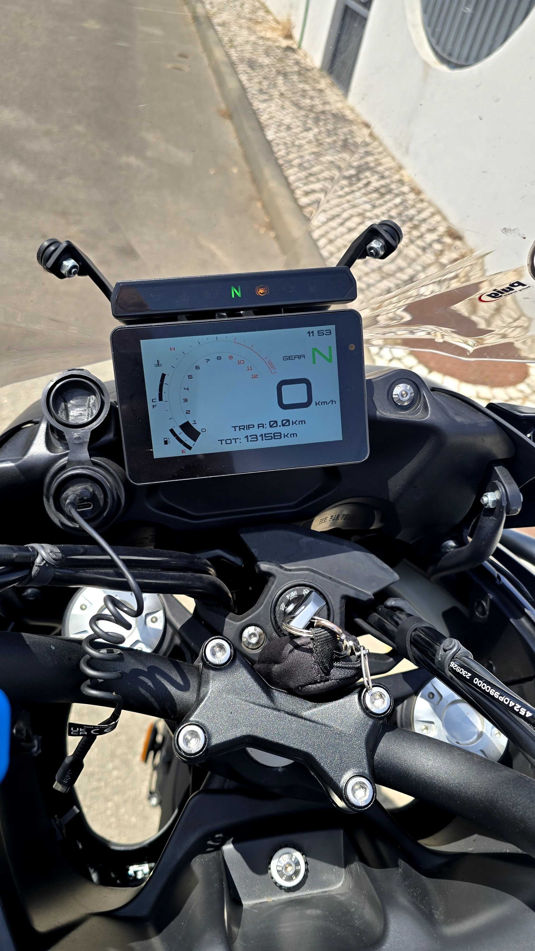 Benelli TRK 702 como nova