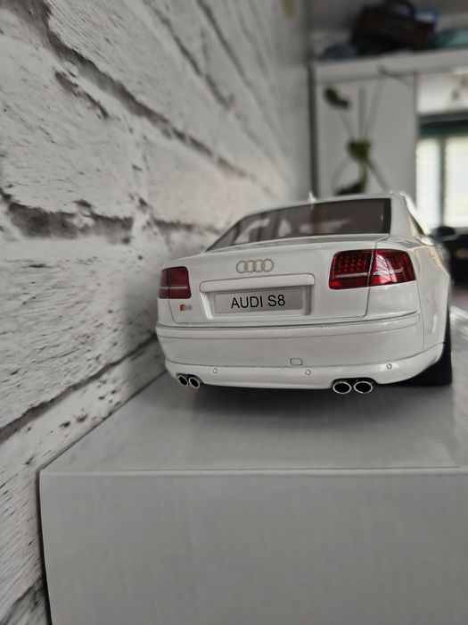 Audi S8 D3 Otto 1:18