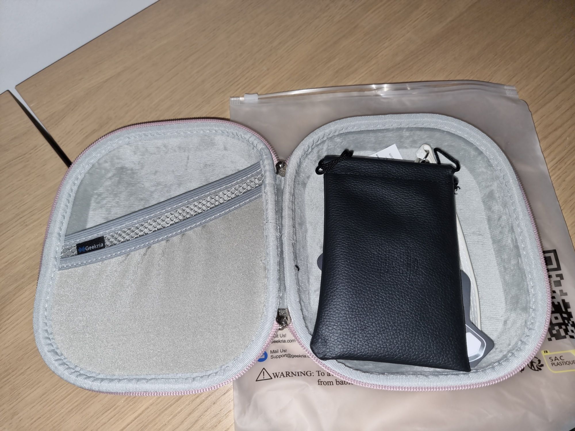 Geekria Etui na słuchawki kompatybilne z JBL, Bose oraz inne