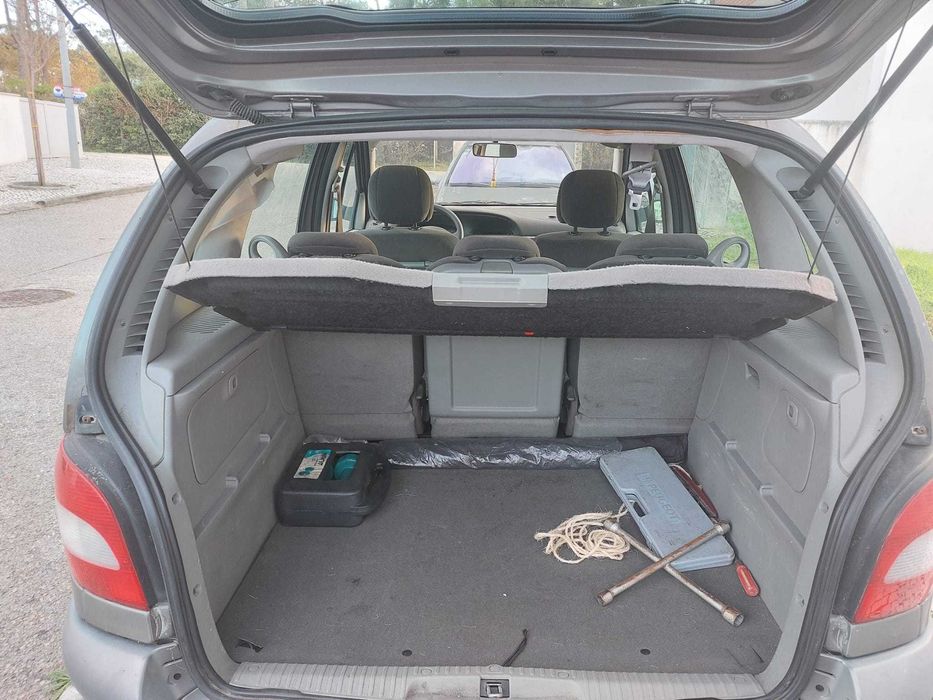 Renault Scénic - ano 2002 com 230mil km