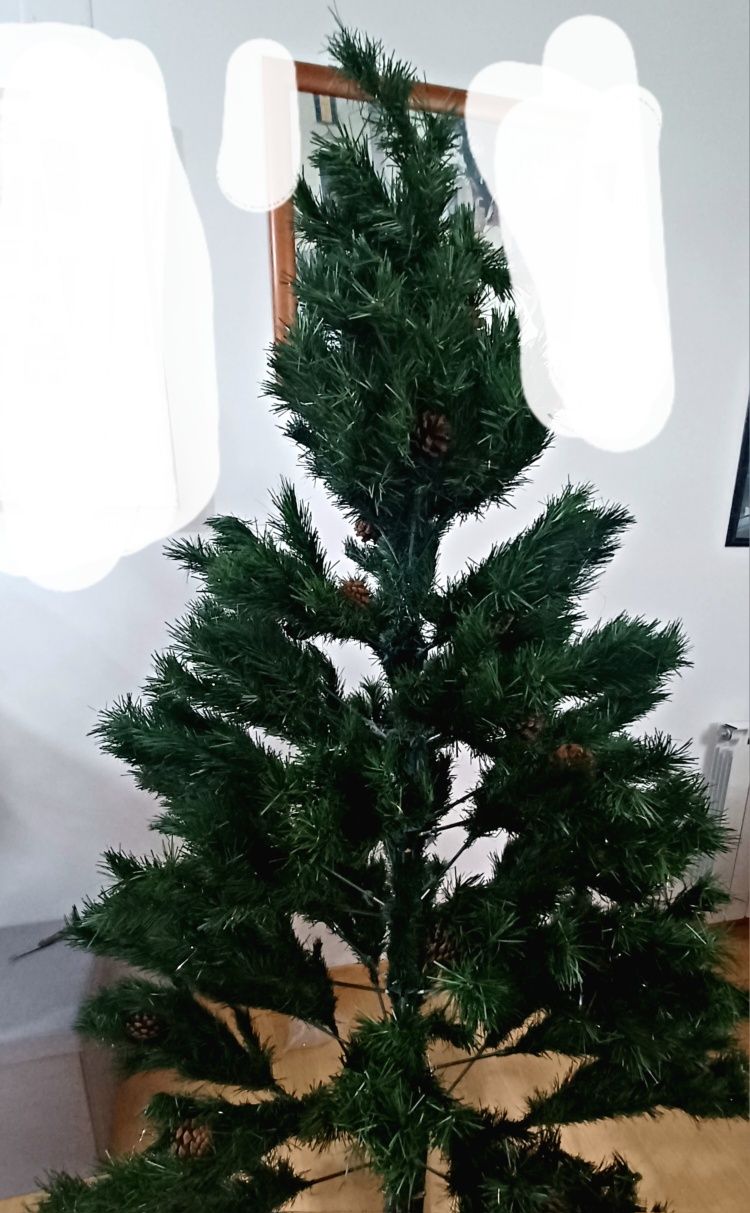 Árvore de Natal com pinhas