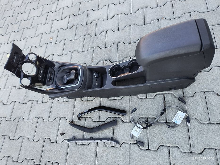 Podłokietnik Fiesta mk7 oryginał podświetlenie ambient piano black