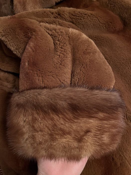 Продаємо шубу з натурального хутра бобра