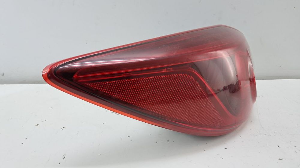 Фонарь задный левый стоп Mazda 3 хетчбек 2013-2018 B45D51160