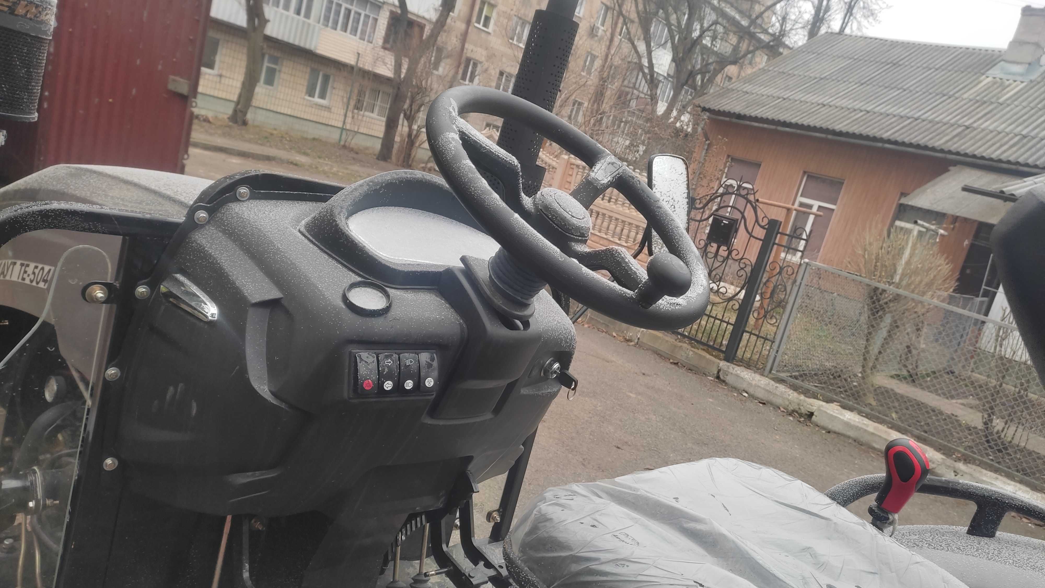 Трактор Скаут 504 ТЕ з Франтальним навантажувачем щелепним