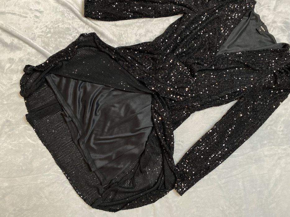 Стильна сукня з паєтками