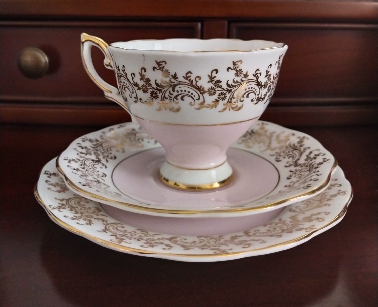 **1950s ROYAL Piękna RETRO Różowa Złota Filiżanka Angielska Porcelana