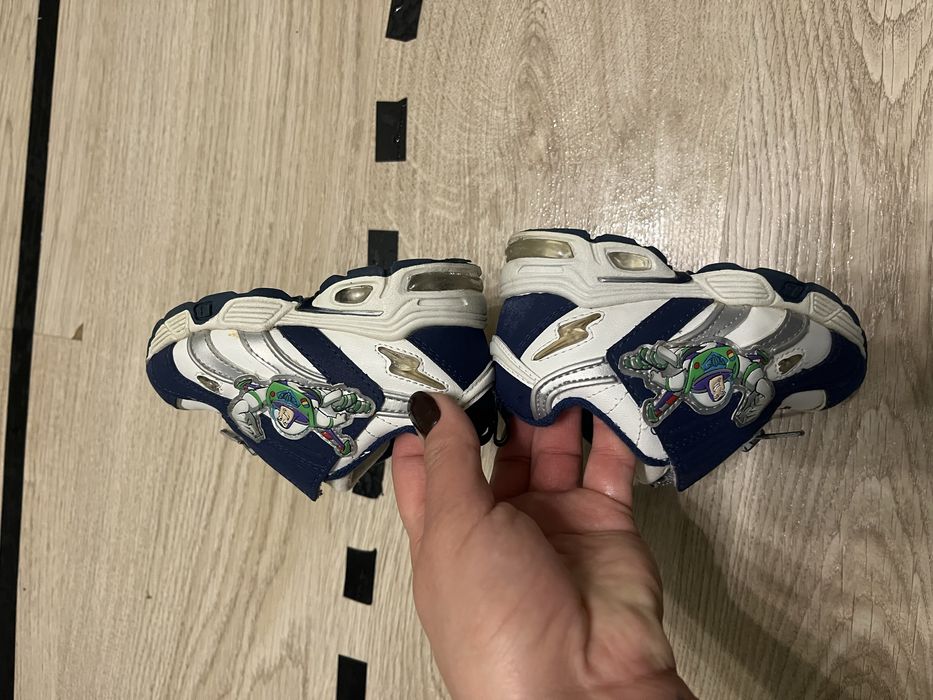 Дитячі кросівки, взуття для хлопчика 22 розмір з підошвою, яка світить