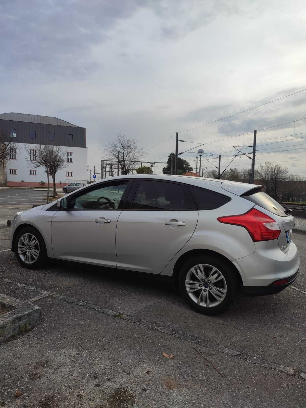 ford focus 2014 bem estimado