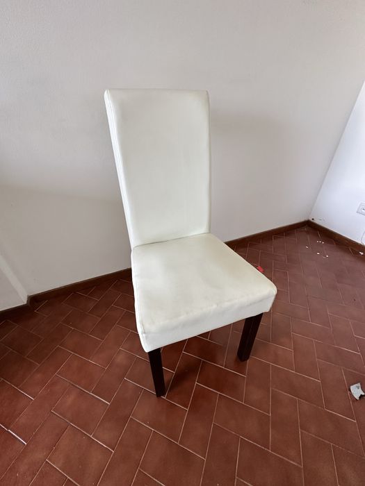 NEGOCIÁVEL: 6 Cadeiras Revestidas a Cabedal