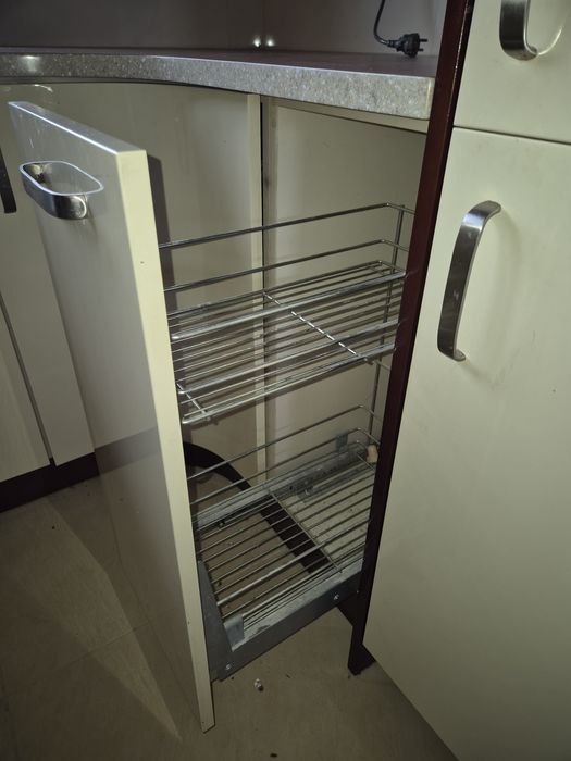 Szafki kuchenne lakierowane i półokrągłe