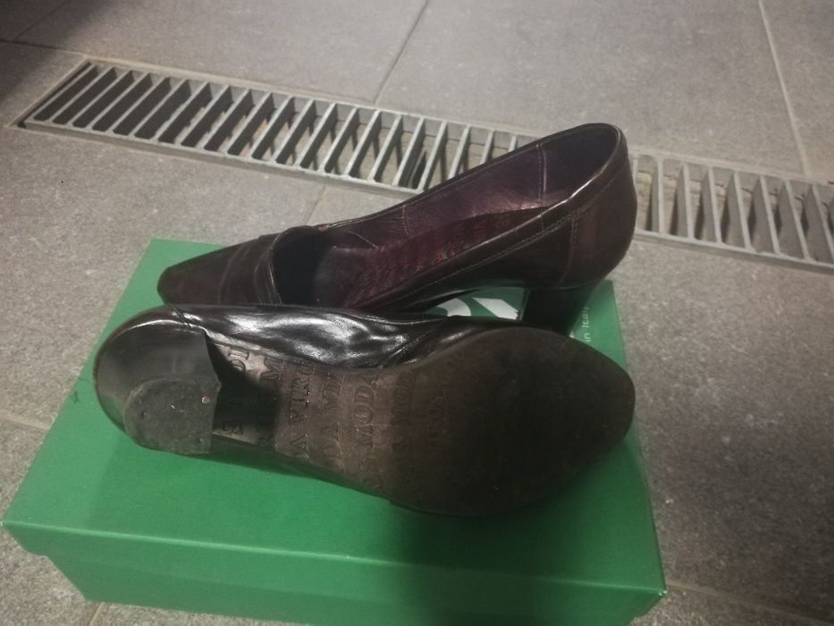 Sapatos castanhos em pele, salto alto - 38