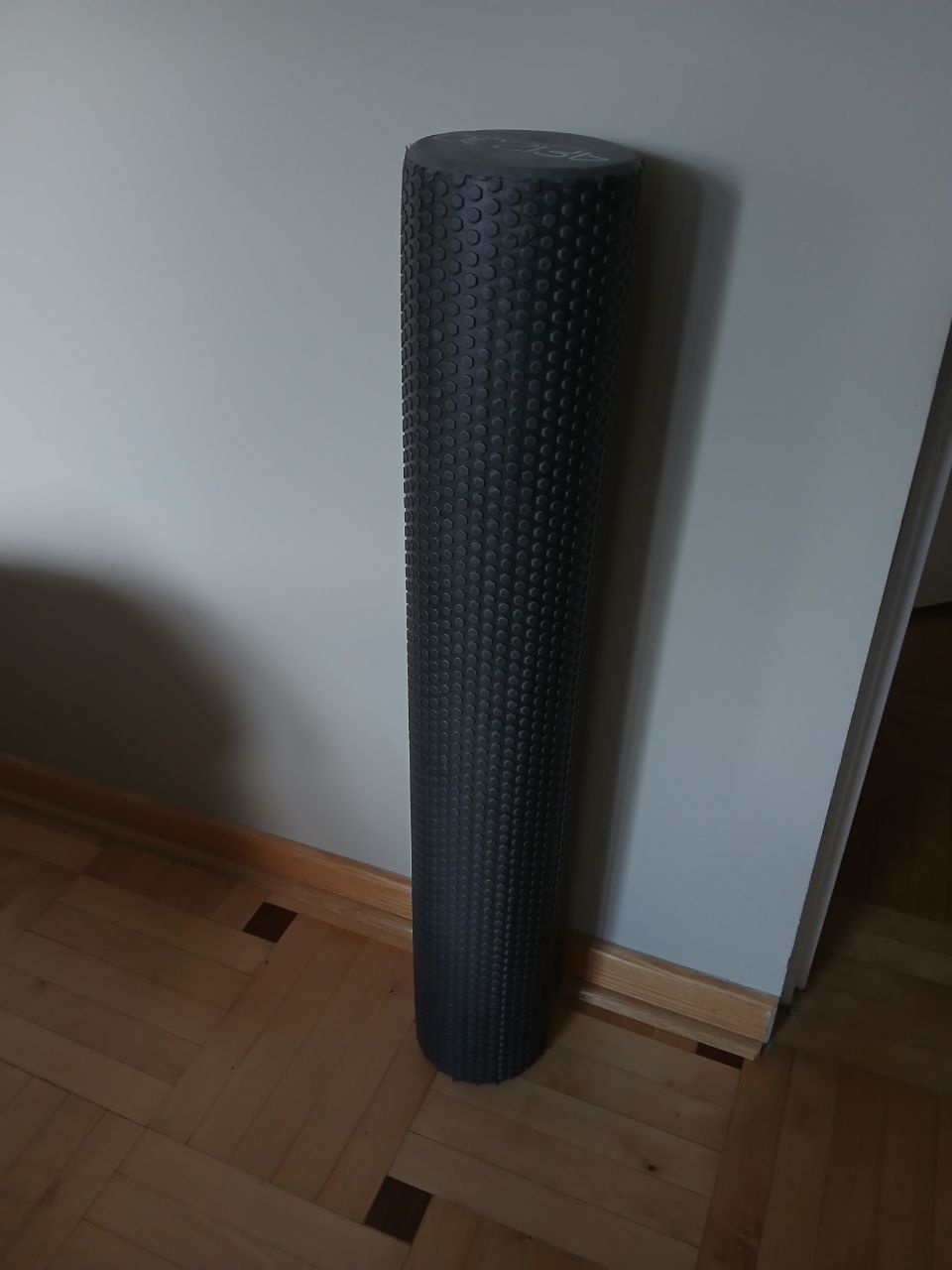 Wałek do masażu z wypustkami 90 cm szary