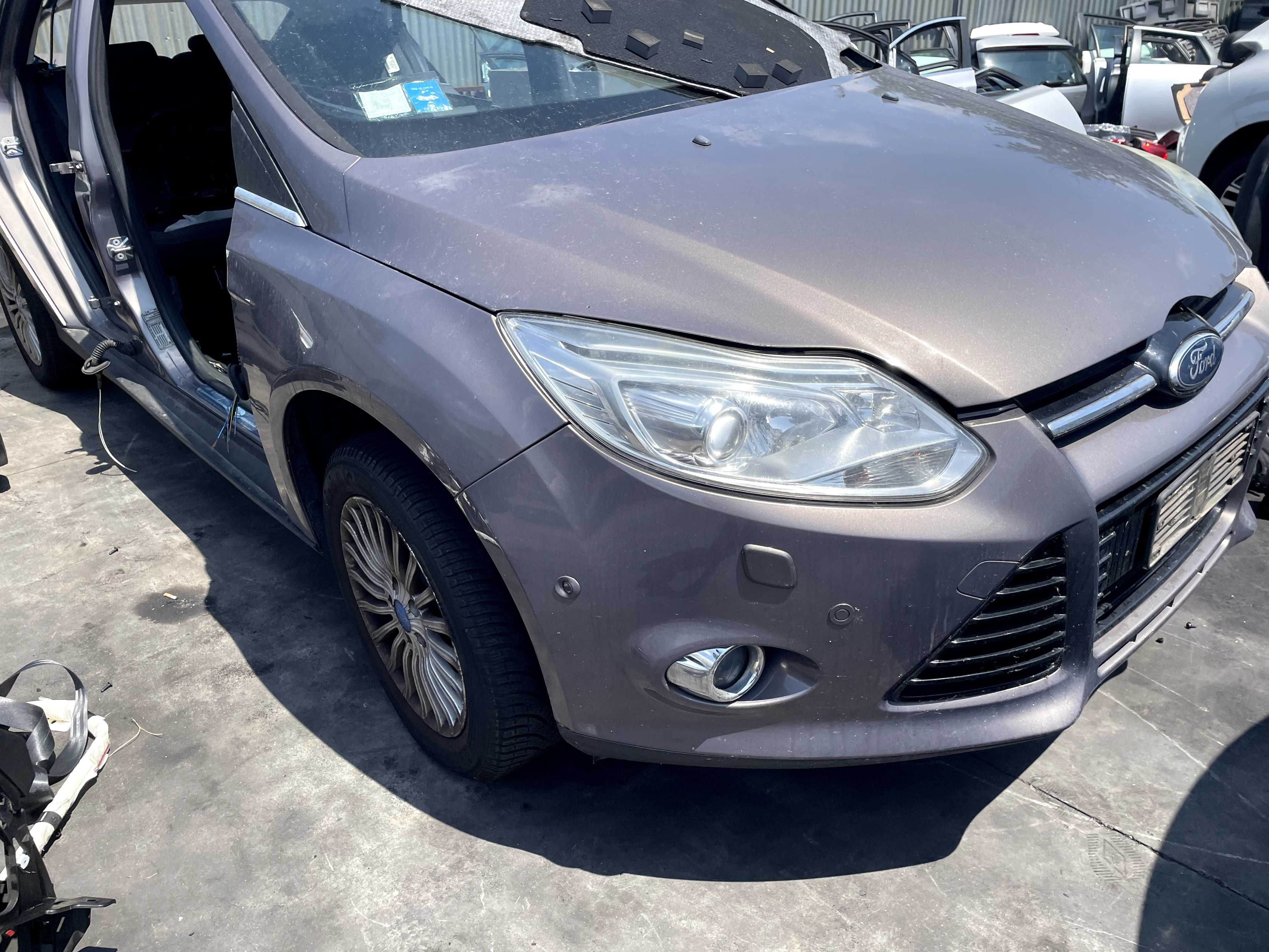 Ford Focus MK3 VB KPL przód maska zderzak błotniki lampy xenon eur pas